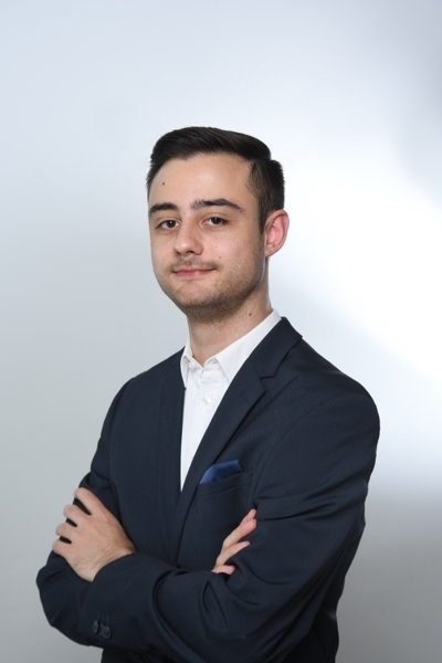 Foto_fuer_Webseite_Daniel-Djamadi.jpg 