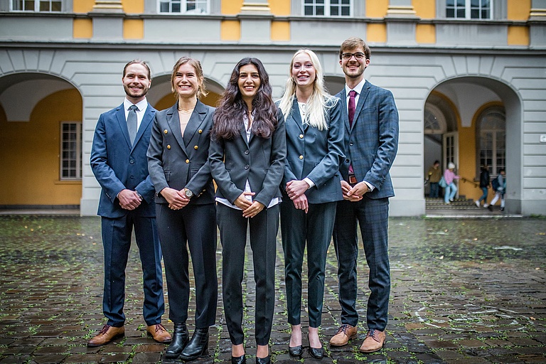 Moot_Court_2023_Gruppeohne.jpg 