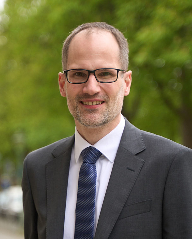 Herr Prof. Dr. König