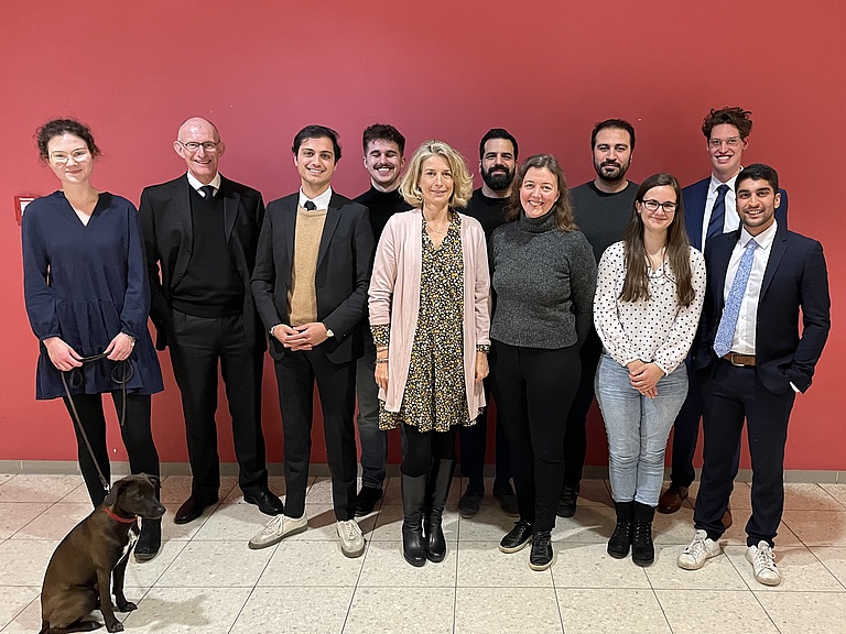 Institut_-_Gruppenfoto_-_8.12.22.jpg 