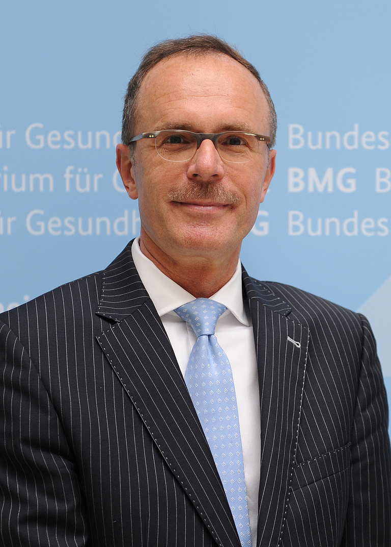 Steffen_Portrait-hoch.jpg 