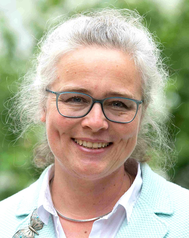 Frau Prof. Dr. Häcker